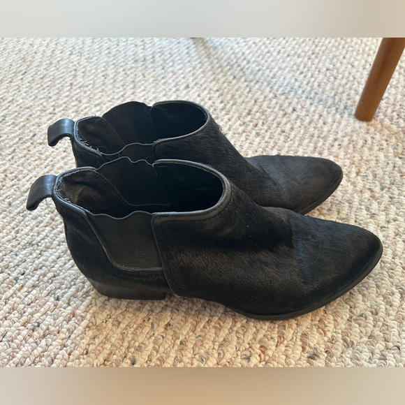 Wishbone Collection: Black Ankle Boots, Size: 7.5 - Picture 3 of 13